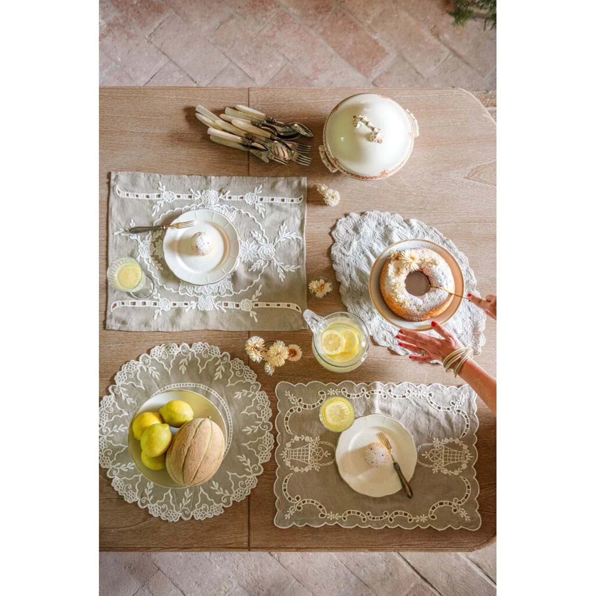 Blanc Mariclò Set 2 tovagliette in misto lino beige/bianco "Brezza di Sangallo" 38x50 cm - Image 3
