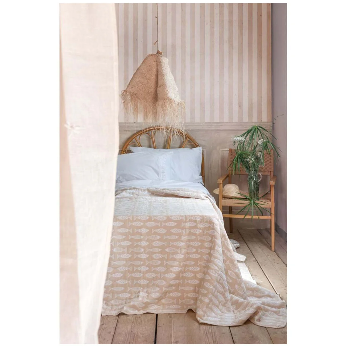 Blanc Mariclò Trapunta matrimoniale primaverile beige in microfibra con gala "Pesciolini" 260x260 cm