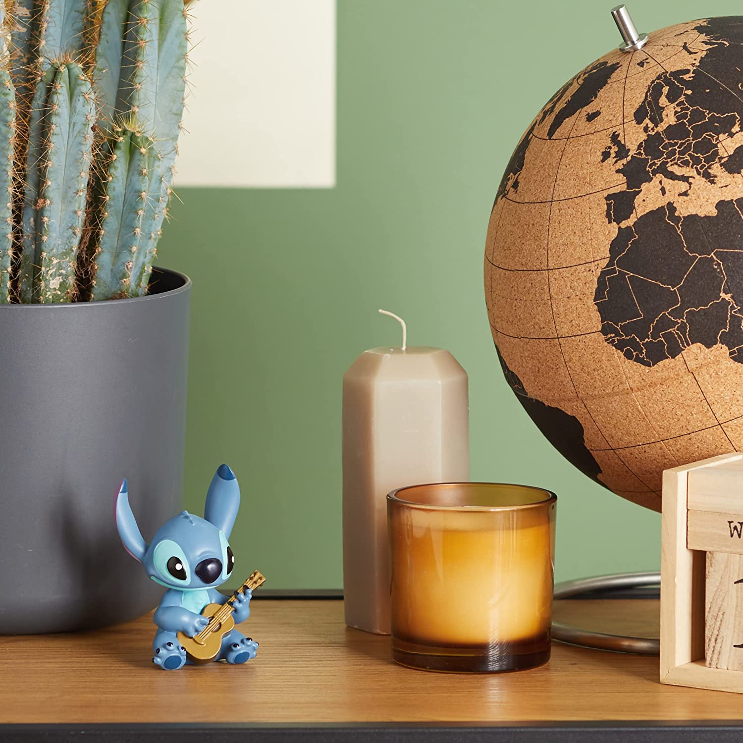 Disney Statuina Mini Stitch con chitarra "Lilo & Stitch" in resina 6x8,9xh6,4 cm - Image 3